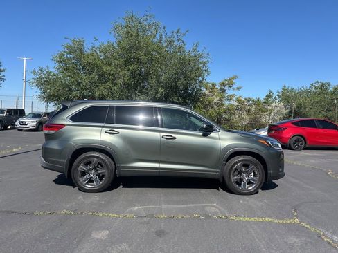 Used 2019 Toyota Highlander Limited Platinum AWD/4WD image 3