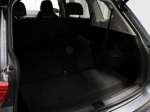 Used 2024 Volkswagen Tiguan SE FWD image 13