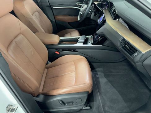 Used 2024 Audi Q8 e-tron Premium image 30