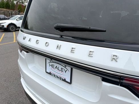 Used 2023 Jeep Wagoneer Series III w/ Preferred Equipment Group image 12