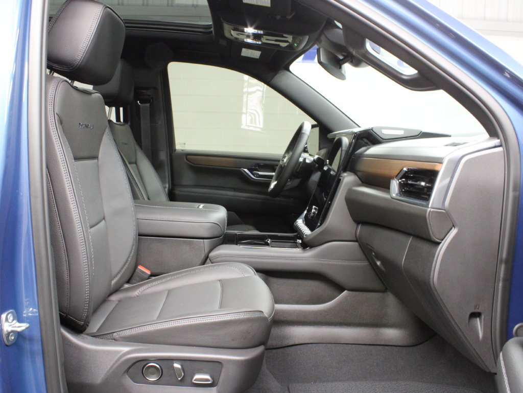 Used 2026 GMC Yukon Denali w/ Sun & Power Step Package AWD/4WD image 37