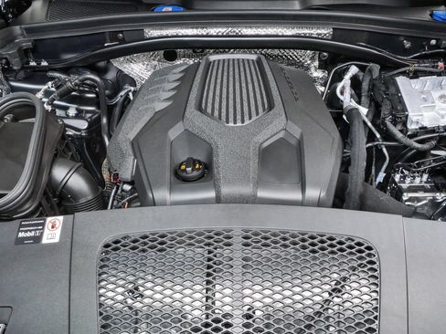 New 2026 Porsche Macan AWD/4WD image 41
