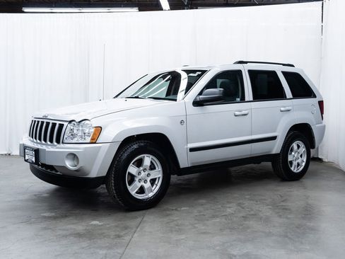 Used 2007 Jeep Grand Cherokee Laredo AWD/4WD image 3