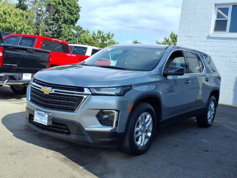 Used 2023 Chevrolet Traverse LS AWD/4WD image 3