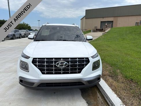 Used 2022 Hyundai Venue SEL w/ Cargo Package FWD image 2