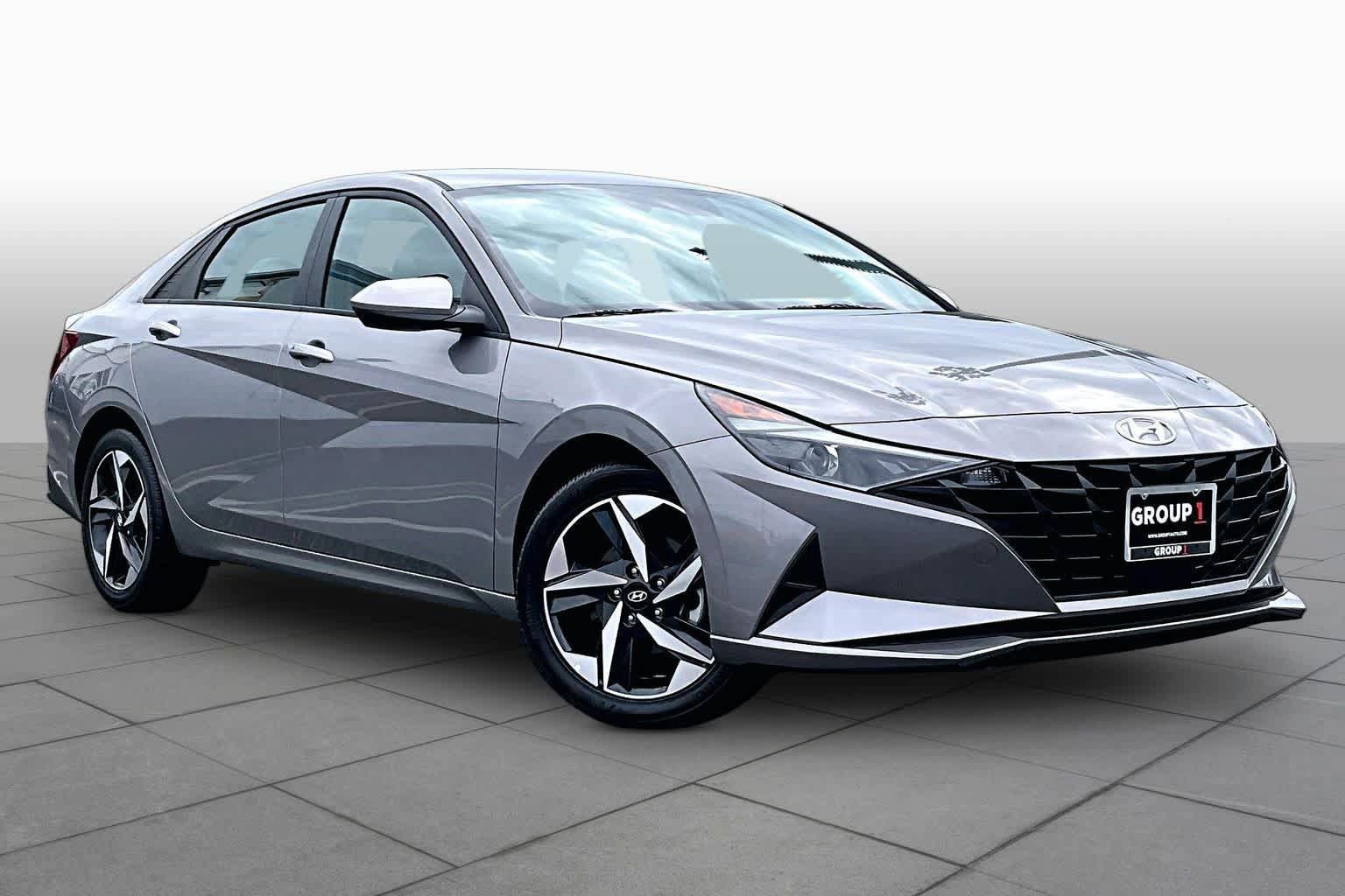 Used 2023 Hyundai Elantra SEL w/ Convenience Package FWD image 3