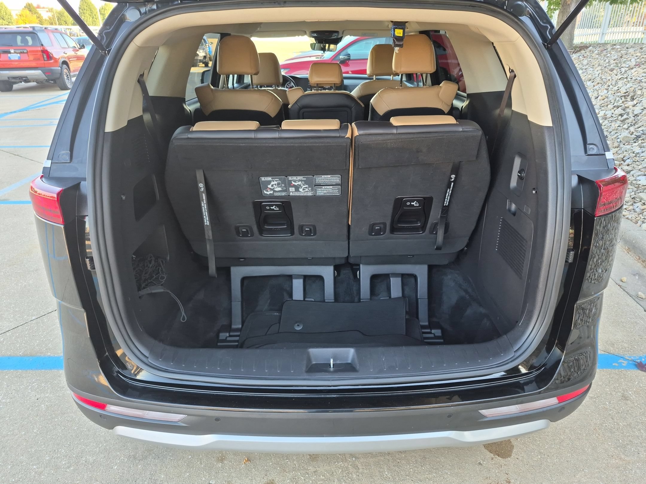 Used 2024 Kia Carnival LX FWD image 26