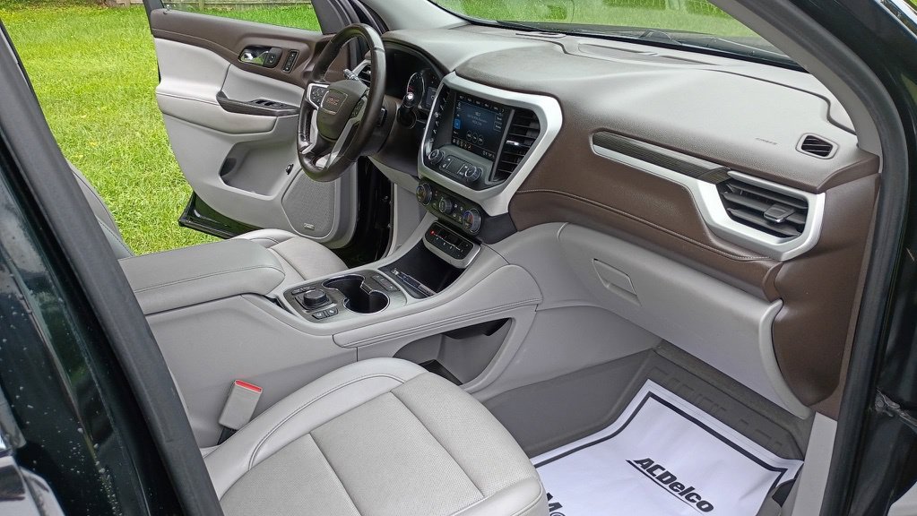 Used 2023 GMC Acadia SLT w/ Preferred Package AWD/4WD image 12