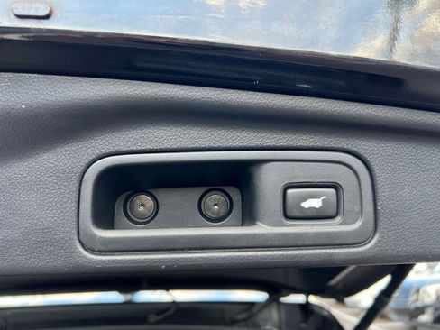 Used 2019 Honda Pilot Touring image 19