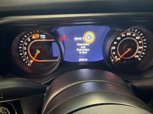 Used 2024 Jeep Wrangler Unlimited Rubicon w/ XTREMEE 35" Tire Package image 13