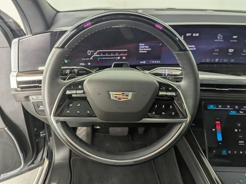 Used 2025 Cadillac Escalade Premium Luxury image 14