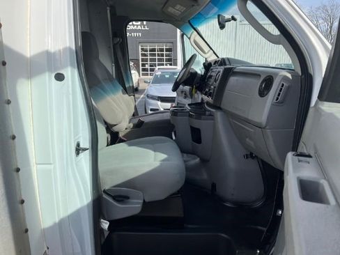 Used 2017 Ford E-350 and Econoline 350 Super Duty w/ Power Windows & Locks Group image 18