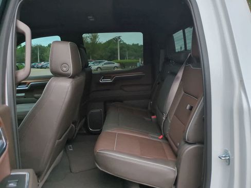 Used 2023 GMC Sierra 1500 Denali w/ Technology Package AWD/4WD image 13