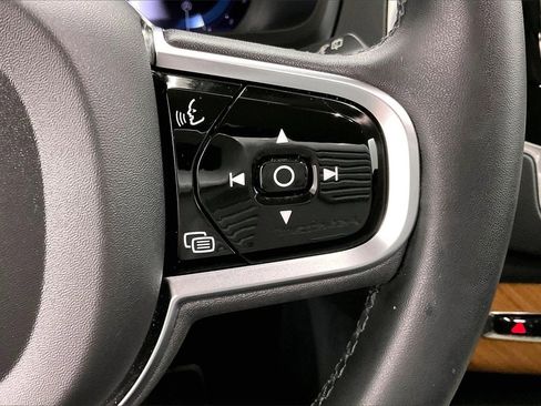 Used 2024 Volvo XC90 B6 Plus image 11