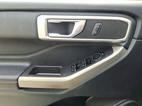 Certified 2022 Ford Explorer XLT w/ Equipment Group 202A AWD/4WD image 13