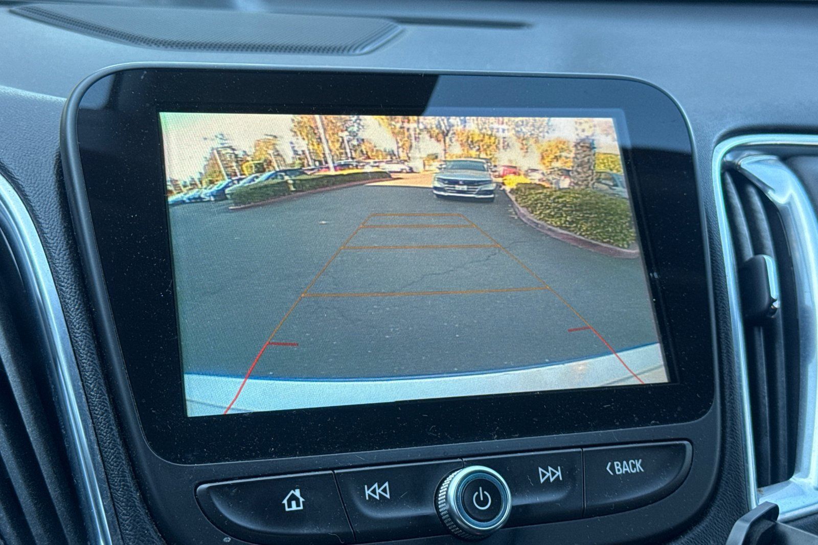 Used 2018 Chevrolet Malibu LT w/ Leather Package FWD image 26