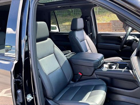 Used 2025 Chevrolet Tahoe Z71 w/ Z71 Off-Road Package AWD/4WD image 7