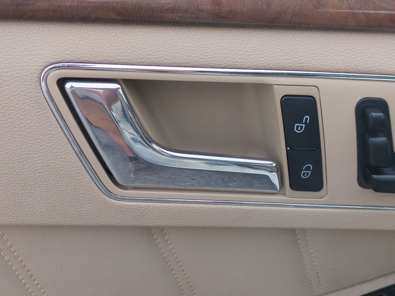 Used 2010 Mercedes-Benz E 350 Sedan image 14