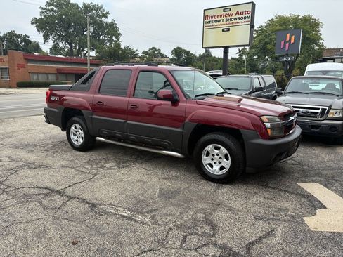 Used 2005 Chevrolet Avalanche Z71 w/ Preferred Equipment Group AWD/4WD image 14