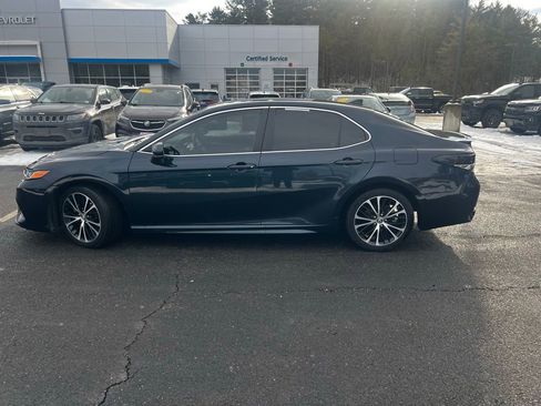 Used 2019 Toyota Camry L image 2