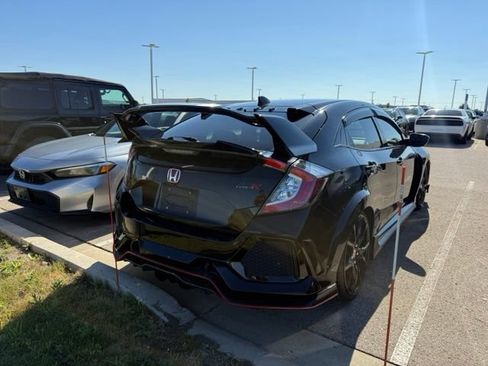 Used 2017 Honda Civic Type R image 2