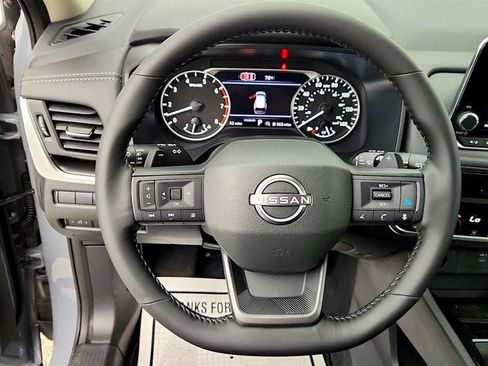 Used 2026 Nissan Rogue SV FWD image 13