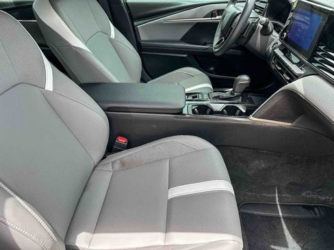 Used 2025 Toyota Camry SE w/ Convenience Package FWD image 21