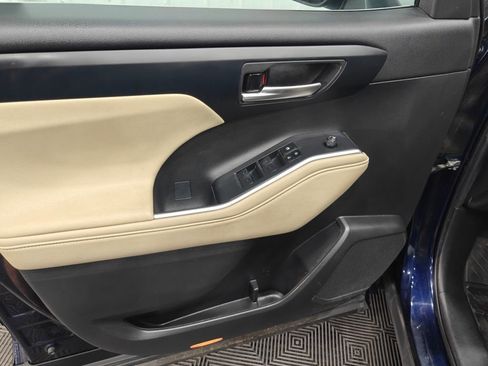 Used 2023 Toyota Highlander XLE AWD/4WD image 47