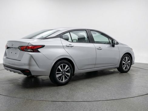 Used 2025 Nissan Versa SV image 9