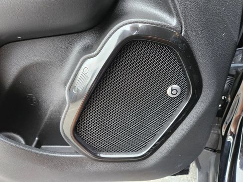 Used 2017 Jeep Renegade Altitude AWD/4WD image 23