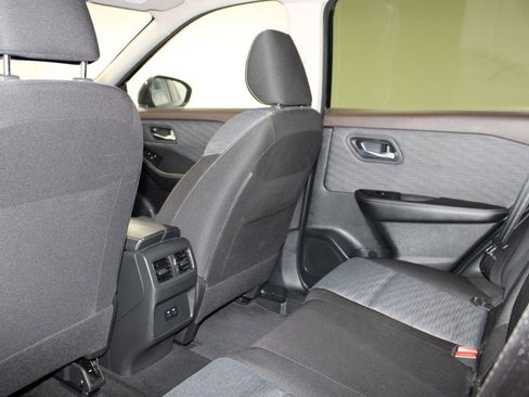 Used 2023 Nissan Rogue SV AWD/4WD image 19