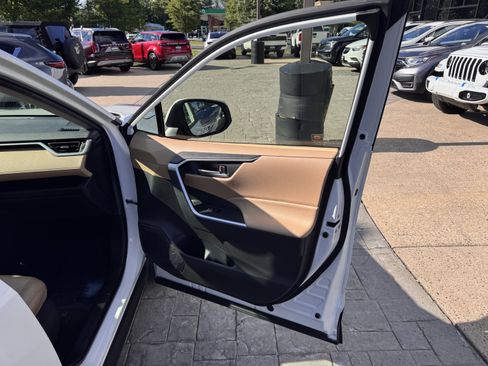 Used 2020 Toyota RAV4 XLE Premium AWD/4WD image 25