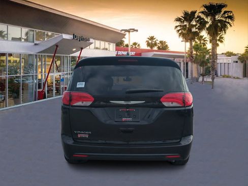 New 2026 Chrysler Voyager LX image 4