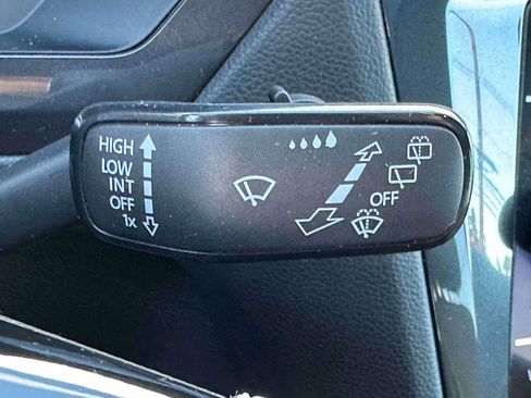 Used 2021 Volkswagen Tiguan SE w/ Panoramic Sunroof Package image 25