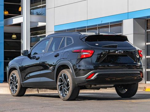 Used 2024 Chevrolet Trax RS FWD image 3