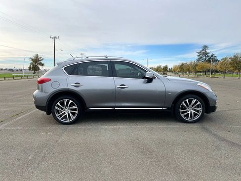 Used 2017 INFINITI QX50 2WD w/ Deluxe Touring Package image 4