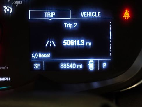 Used 2019 Chevrolet Trax LT w/ LT Convenience Package FWD image 4