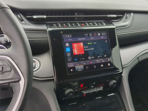 Certified 2024 Jeep Grand Cherokee Altitude image 34