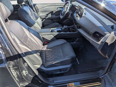 Certified 2024 Nissan Rogue Platinum w/ Platinum Premium Package image 32