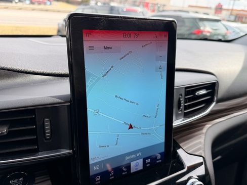 Used 2023 Ford Explorer Limited w/ Limited Technology Package image 19