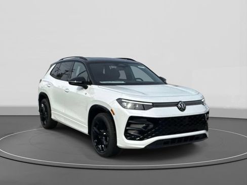 New 2026 Volkswagen Tiguan SE R-Line AWD/4WD image 1