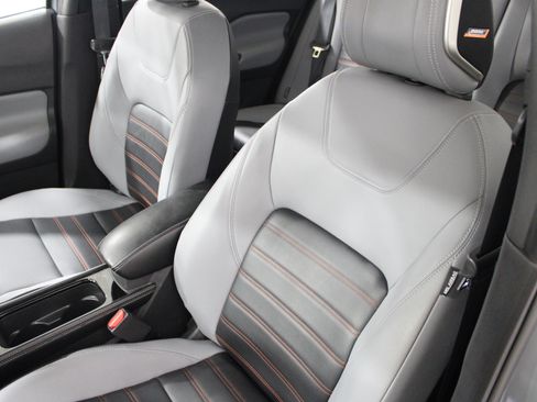 Used 2023 Nissan Kicks SR w/ SR Premium Package FWD image 6