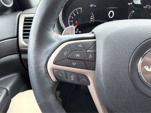 Used 2017 Jeep Grand Cherokee Laredo image 23