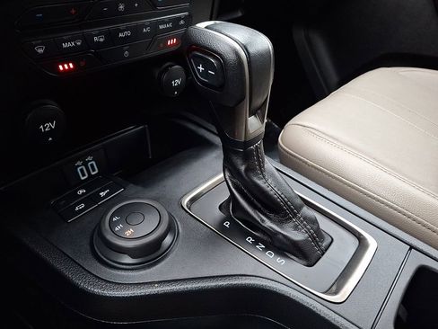 Used 2022 Ford Ranger Lariat w/ Trailer Tow Package image 14