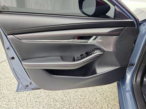 Used 2023 MAZDA MAZDA3 s FWD image 11