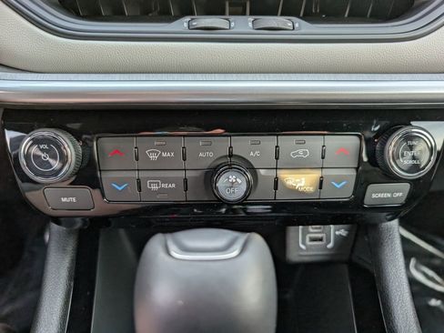 New 2026 Jeep Compass Limited image 25