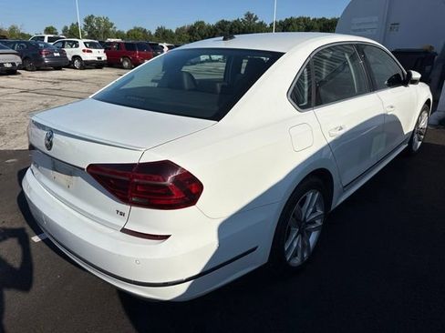 Used 2017 Volkswagen Passat 1.8T SEL Premium FWD image 6