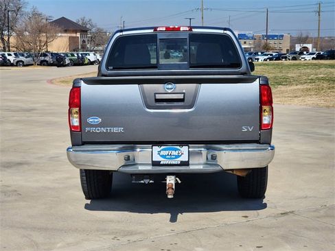 Used 2018 Nissan Frontier SV image 6