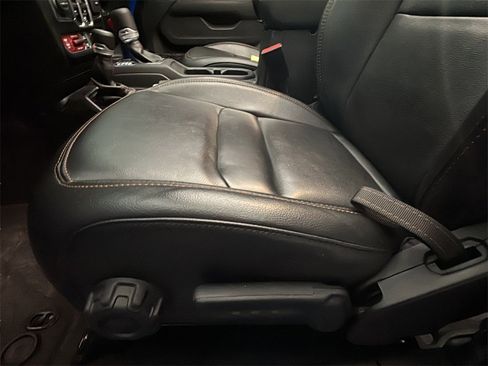 Used 2022 Jeep Wrangler Unlimited Rubicon w/ Xtreme Recon 35" Tire Package image 10