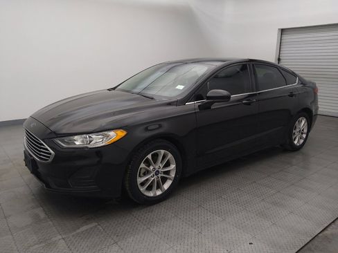 Used 2020 Ford Fusion SE image 2